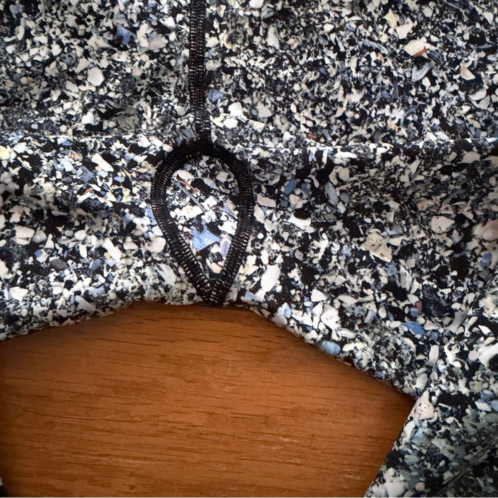 Lululemon Chase Me Crop SW Leggings Seawheeze Pattern Size 8 High Rise Cropped - Picture 7 of 11